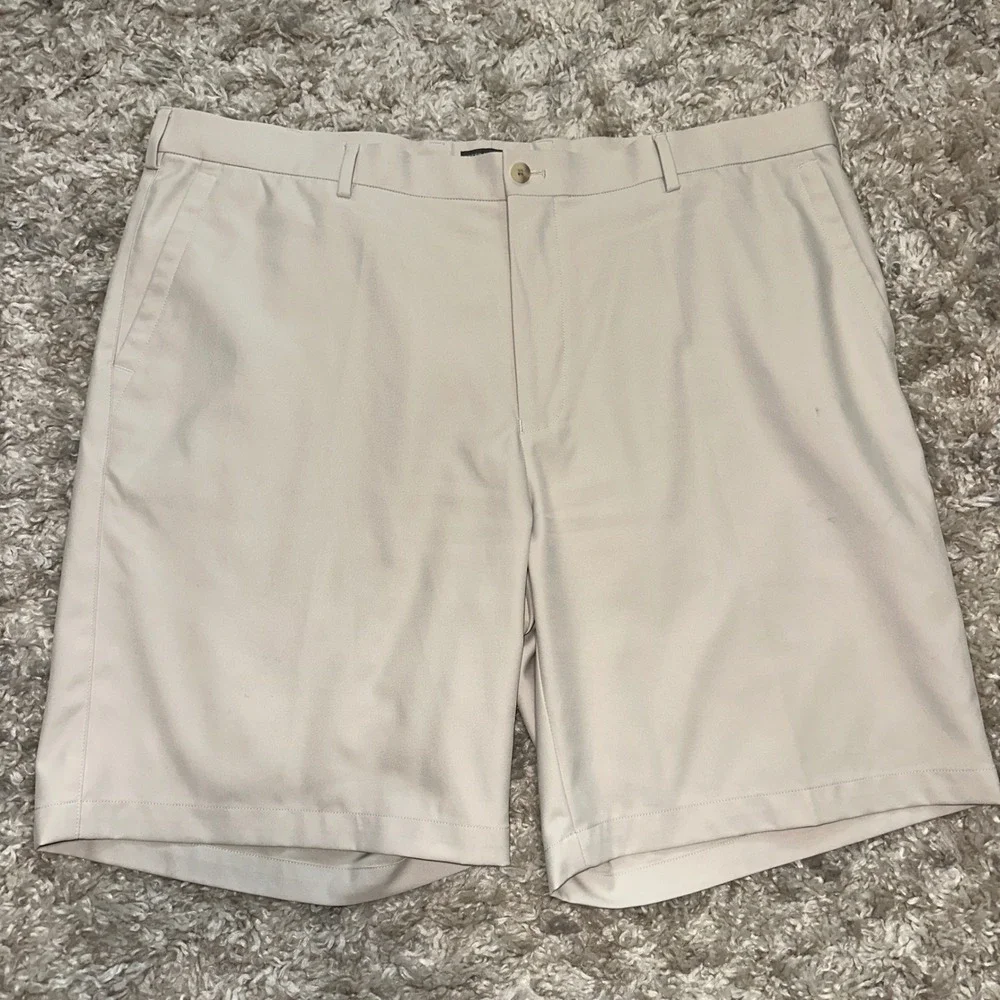 Peter Millar Wicking Mens Golf Shorts 42 Stone Beige Flat Front Performance 9in